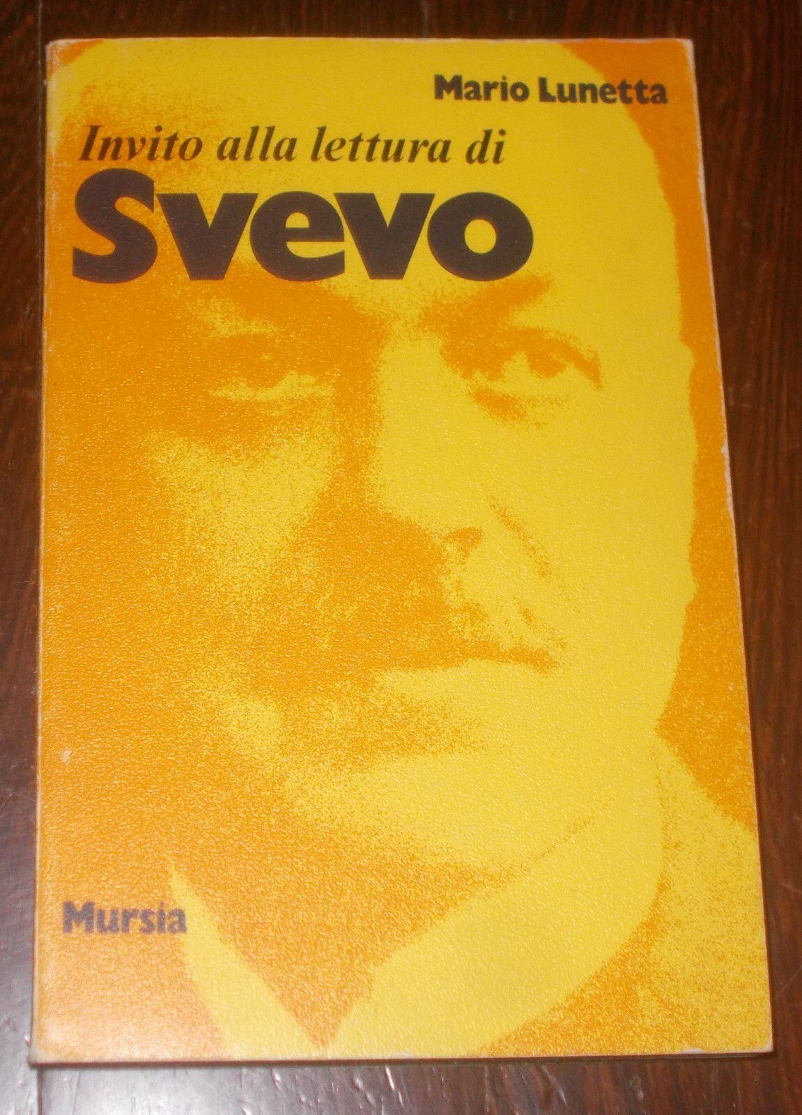 Copertina libro Invito alla lettura di Svevo